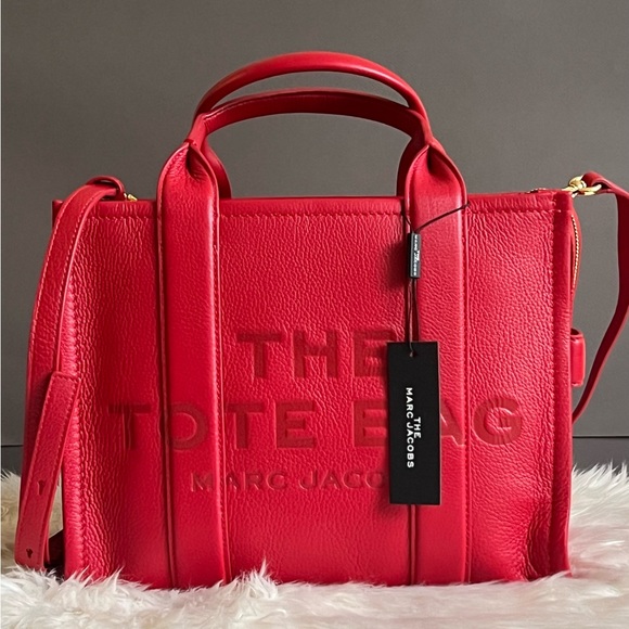 Marc Jacobs Handbags - Marc Jacobs The Leather Medium Tote Bag